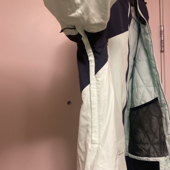 Flylow "Sarah" Women's Insulated Waterproof Ski Jacket - Picture 4 of 4